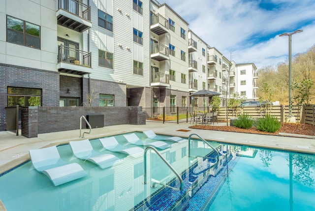 804 Riverfront Pkwy Unit 307, Chattanooga, TN 37402 - view of community pool