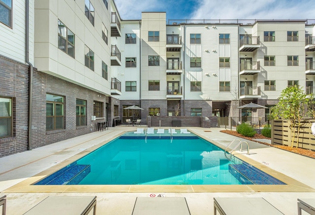 804 Riverfront Pkwy Unit 307, Chattanooga, TN 37402 - view of community pool
