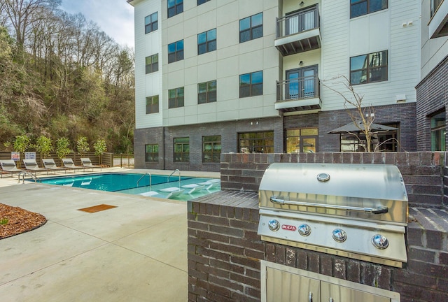 804 Riverfront Pkwy Unit 307, Chattanooga, TN 37402 - community pool featuring area for grilling and a patio area
