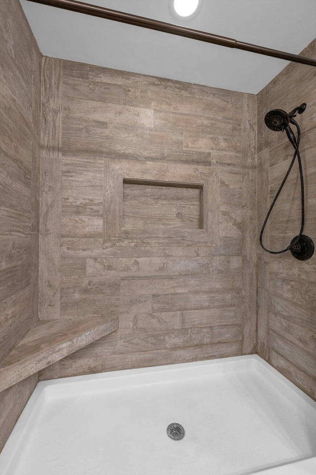 8012 Mcdonald Cemetery Rd, Ooltewah, TN 37363 - bathroom featuring tiled shower