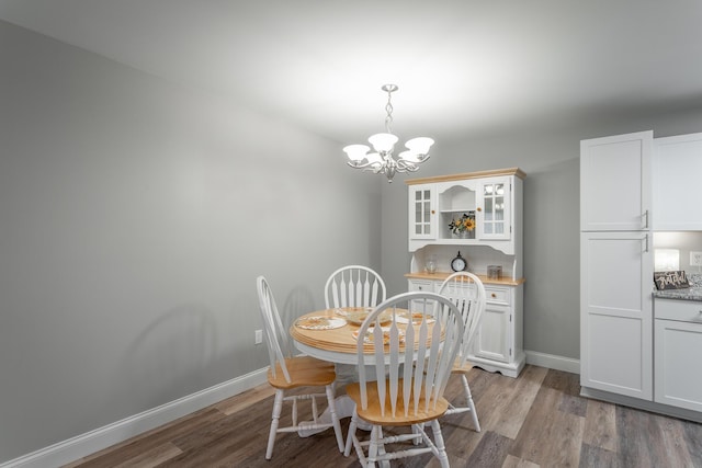 900 Mountain Creek Rd Unit 300, Chattanooga, TN 37405 - dining room featuring a chandelier, light wood-type flooring, and baseboards