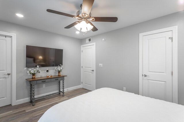900 Mountain Creek Rd Unit 300, Chattanooga, TN 37405 - bedroom featuring wood finished floors, baseboards, recessed lighting, and ceiling fan