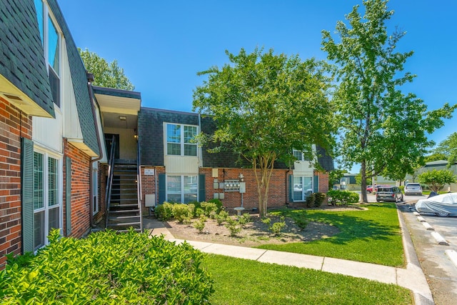 900 Mountain Creek Rd Unit 300, Chattanooga, TN 37405 - view of front facade with brick siding, stairs, and a front lawn