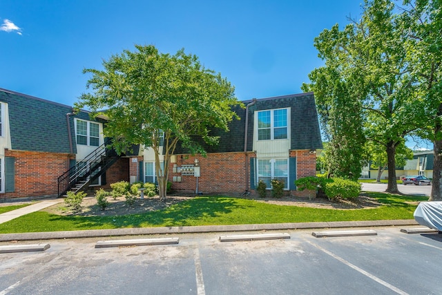 900 Mountain Creek Rd Unit 300, Chattanooga, TN 37405 - view of building exterior featuring uncovered parking and stairs