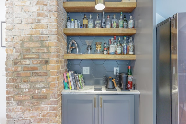 2104 Oak St, Chattanooga, TN 37404 - indoor dry bar with freestanding refrigerator and tasteful backsplash