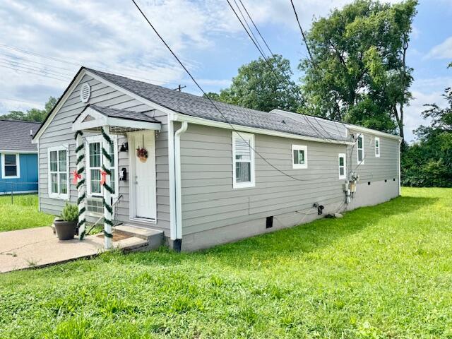 1812 E 13th St, Chattanooga, TN 37404 - view of side of home featuring a yard and crawl space