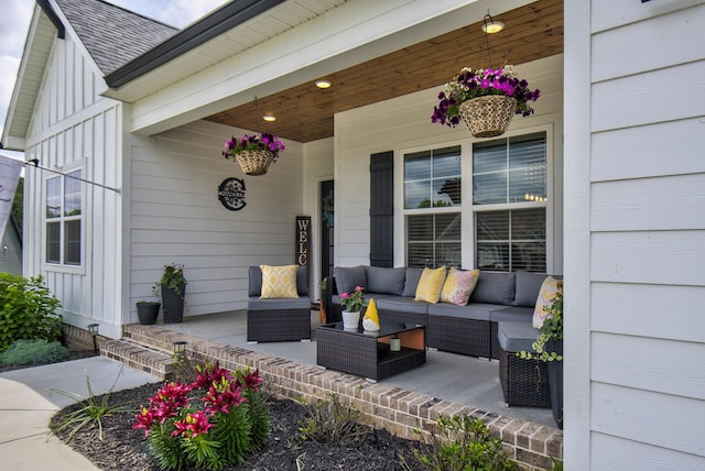 9117 Sir Hudson Ct, Harrison, TN 37341 - porch with an outdoor living space