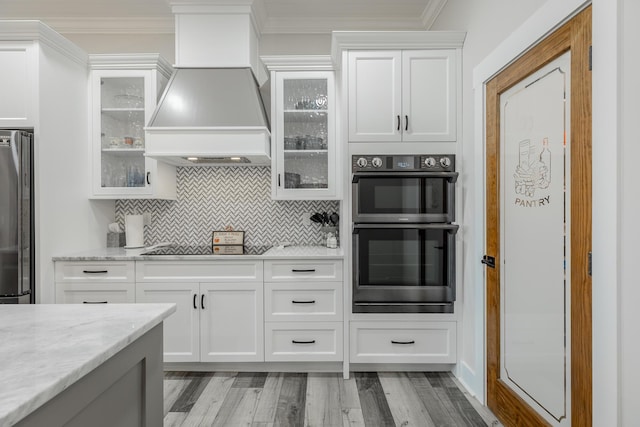 15 Breckinridge Dr, Chickamauga, GA 30707 - kitchen with black appliances, crown molding, decorative backsplash, white cabinetry, and light wood-type flooring
