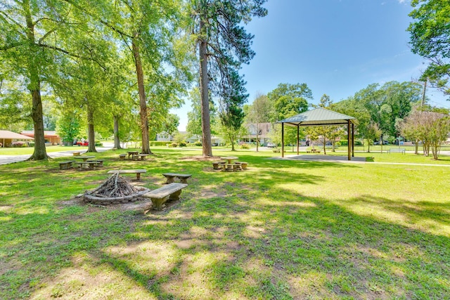 208 Barbara Ln, Chattanooga, TN 37411 - view of home's community featuring a gazebo and a lawn