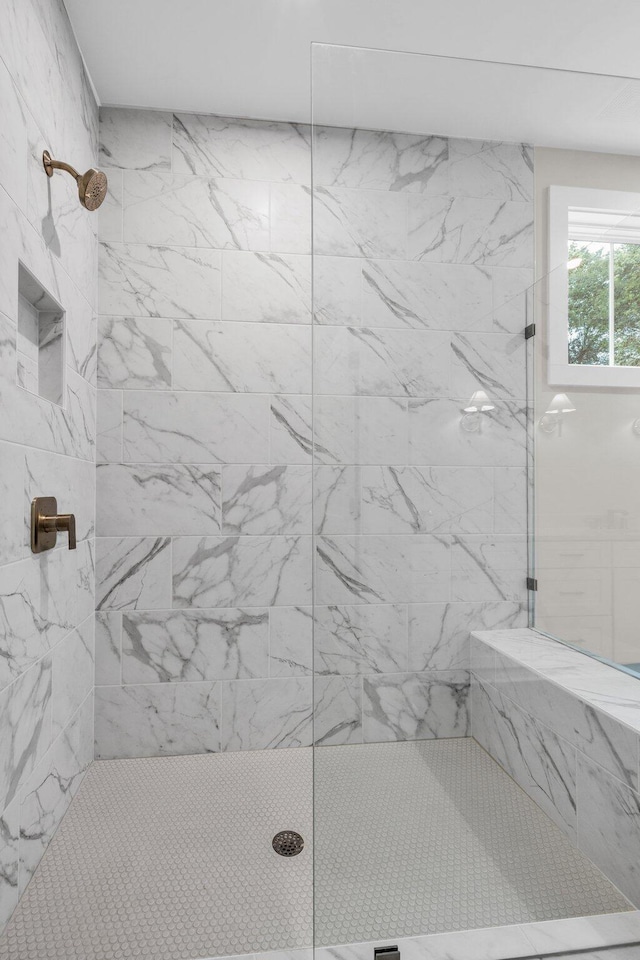 2732 Butlers Green Cir Unit 27, Chattanooga, TN 37421 - full bath with tiled shower