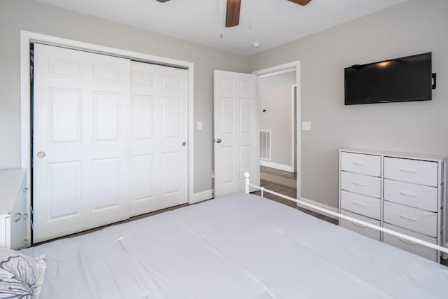 595 New Union Cir, Dayton, TN 37321 - unfurnished bedroom with baseboards, a closet, a ceiling fan, and wood finished floors