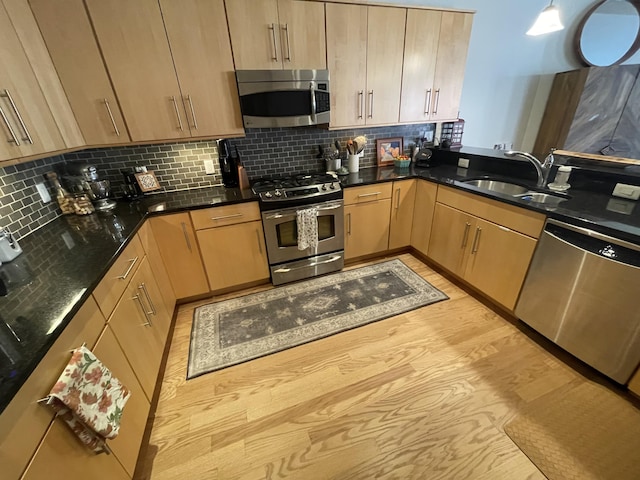 4 Cherokee Blvd Unit 306, Chattanooga, TN 37405 - kitchen featuring appliances with stainless steel finishes, a sink, backsplash, light wood-style floors, and light brown cabinets