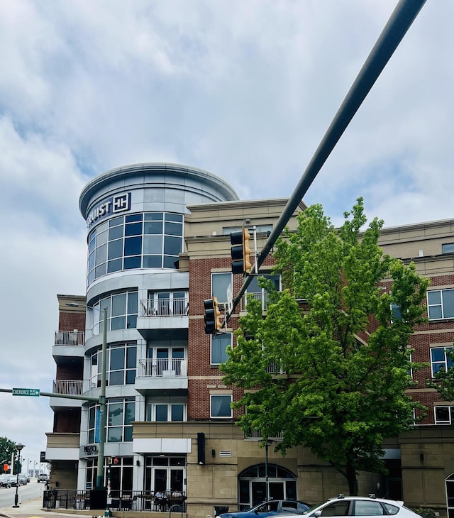 4 Cherokee Blvd Unit 306, Chattanooga, TN 37405 - view of apartment building / complex