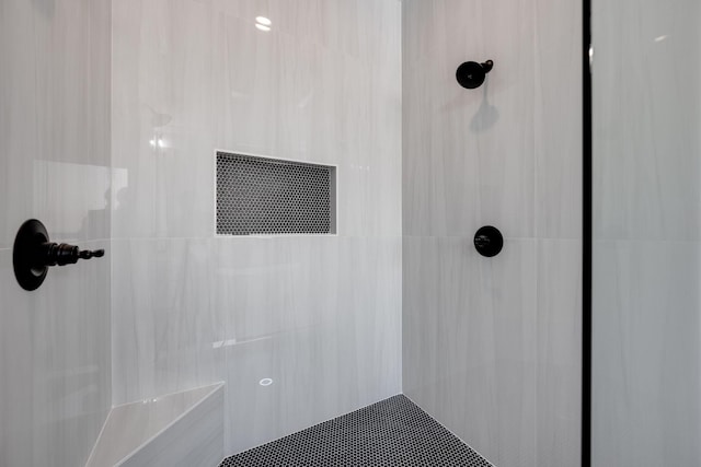 6221 Alexandra Pl, Chattanooga, TN 37416 - bathroom with tiled shower