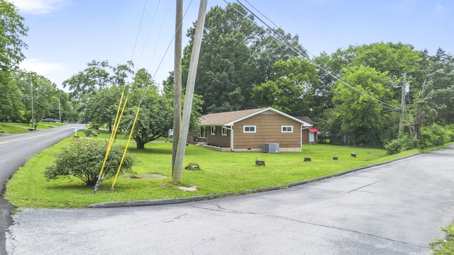 1331 Phils Dr, Chattanooga, TN 37421 - view of side of home featuring central AC unit, a yard, and view of wooded area