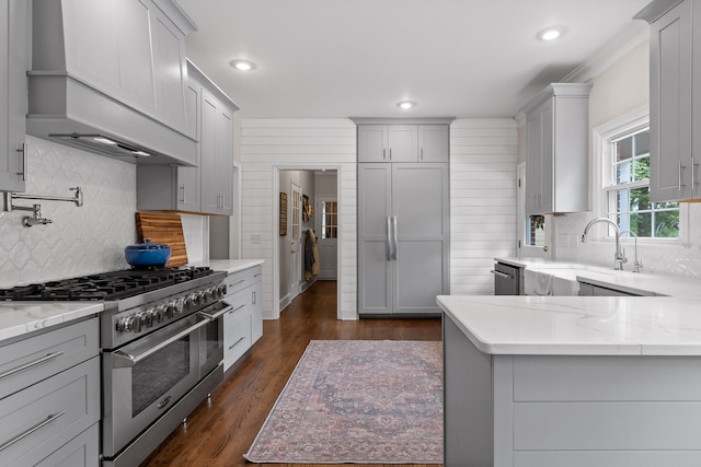 9334 Royal Mountain Dr, Chattanooga, TN 37421 - kitchen with premium appliances, gray cabinets, light stone counters, tasteful backsplash, and recessed lighting