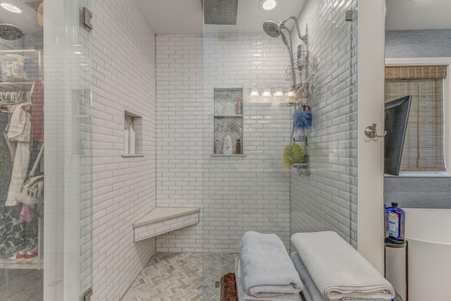 201 N Tibbs Rd, Dalton, GA 30720 - bathroom featuring a shower stall