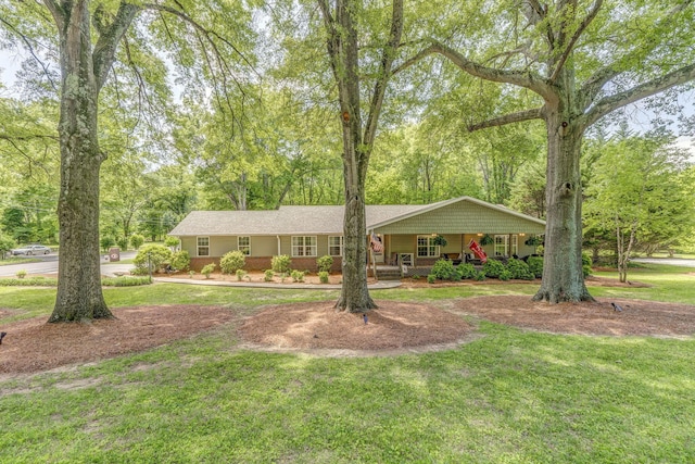 201 N Tibbs Rd, Dalton, GA 30720 - single story home with covered porch and a front yard