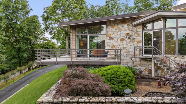 702 S Crest Rd, Chattanooga, TN 37404 - view of side of home with stone siding