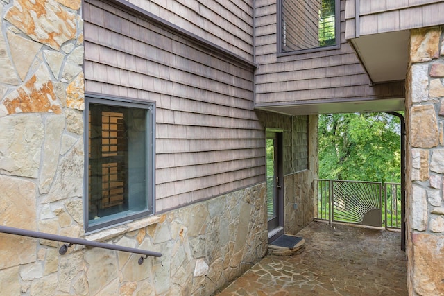 702 S Crest Rd, Chattanooga, TN 37404 - view of side of home with stone siding