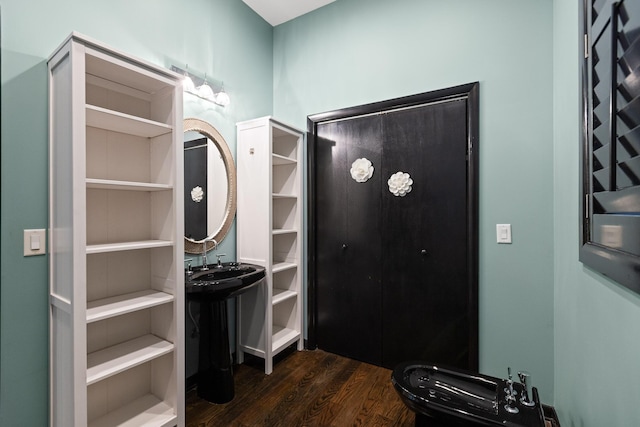 702 S Crest Rd, Chattanooga, TN 37404 - interior space featuring dark wood finished floors