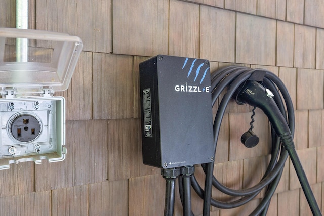 702 S Crest Rd, Chattanooga, TN 37404 - exterior view of electric vehicle charger