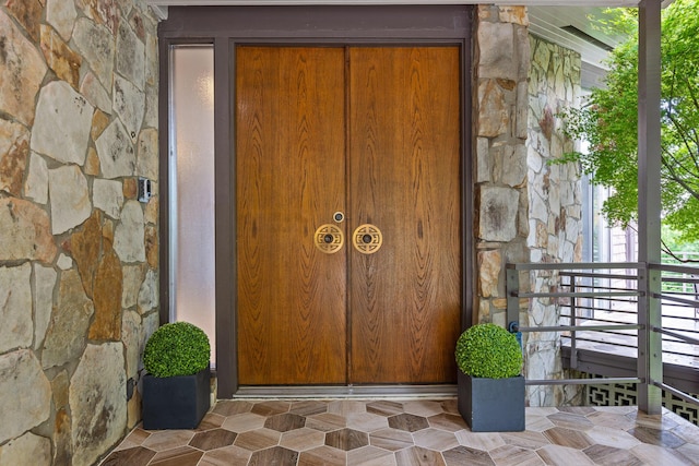 702 S Crest Rd, Chattanooga, TN 37404 - property entrance with stone siding