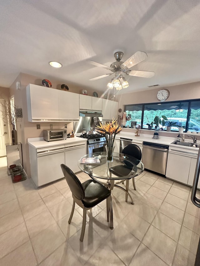413 Fern Trl, Signal Mountain, TN 37377 - dining area featuring ceiling fan, light tile patterned floors, and recessed lighting