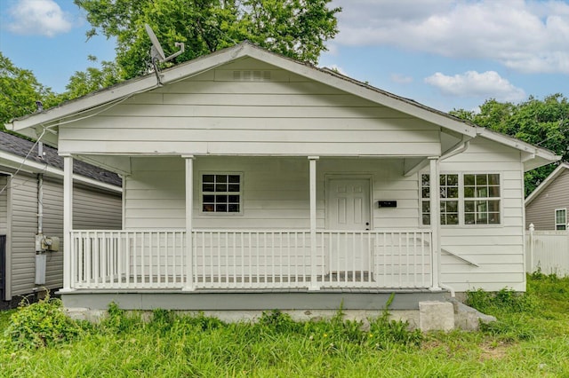604 Dodson Ave, Chattanooga, TN 37404 - bungalow-style home featuring a porch