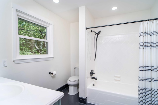 1306 Phyllis Ln, Chattanooga, TN 37421 - full bathroom featuring shower / bath combo, vanity, toilet, and recessed lighting