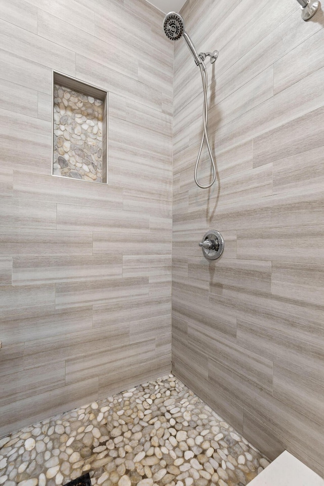 214 Camden Way Unit 38, Dalton, GA 30721 - bathroom featuring a tile shower