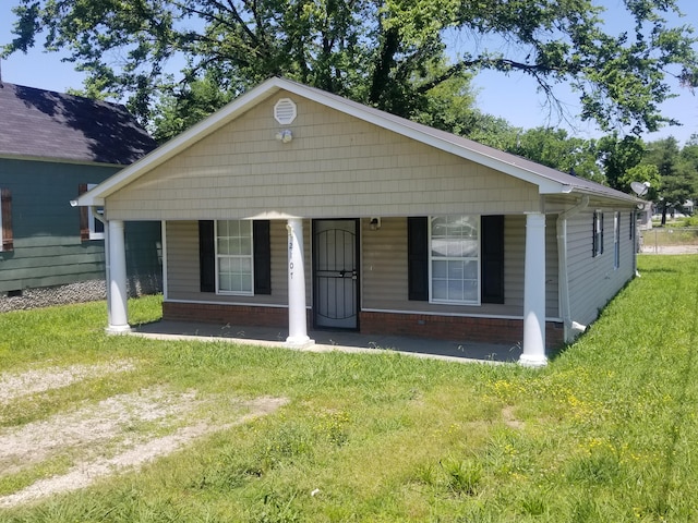 2107 Stuart St, Chattanooga, TN 37406 - view of front of home featuring a porch and a front yard