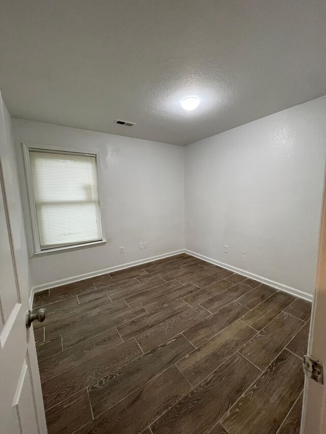 2107 Stuart St, Chattanooga, TN 37406 - unfurnished room featuring wood tiled floors, baseboards, and a textured ceiling