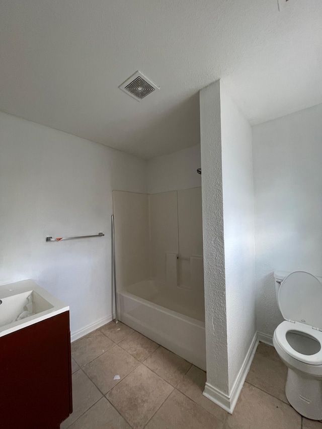 2107 Stuart St, Chattanooga, TN 37406 - full bath with toilet, baseboards, vanity, and bathing tub / shower combination