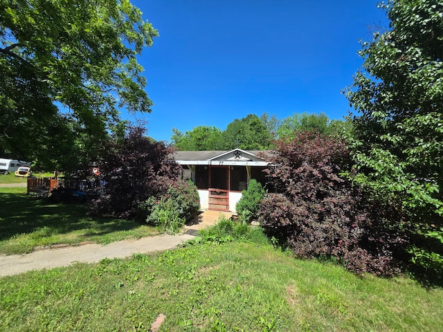 1577 Benton Station Rd, Benton, TN 37307 - obstructed view of property featuring a sunroom and a front yard