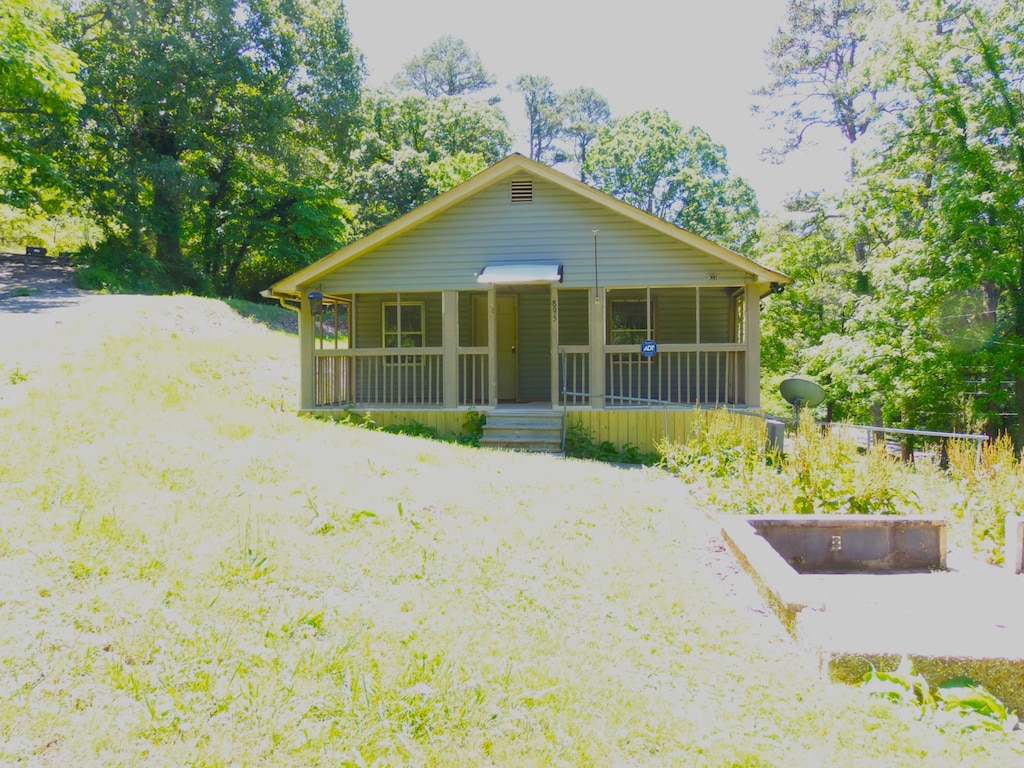 895 W Schmitt Rd, Rossville, GA 30741 - bungalow with covered porch