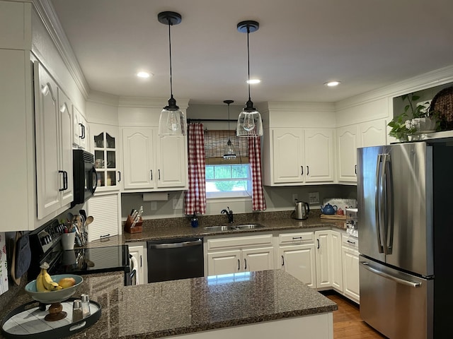 610 Hickory Ridge Trl, Ringgold, GA 30736 - kitchen featuring black appliances, a sink, a peninsula, white cabinets, and recessed lighting