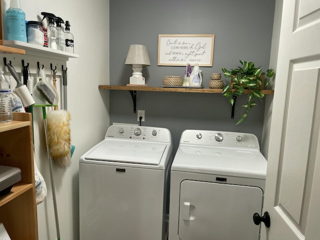 610 Hickory Ridge Trl, Ringgold, GA 30736 - laundry area with washer and clothes dryer