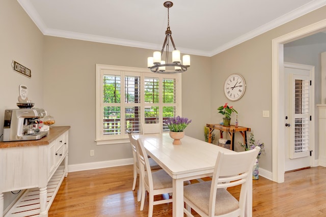 3429 Willow Lake Cir, Chattanooga, TN 37419 - dining room featuring a chandelier, light wood-style flooring, crown molding, and baseboards