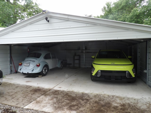 634 Bellvue Cir, Spencer, TN 38585 - view of garage