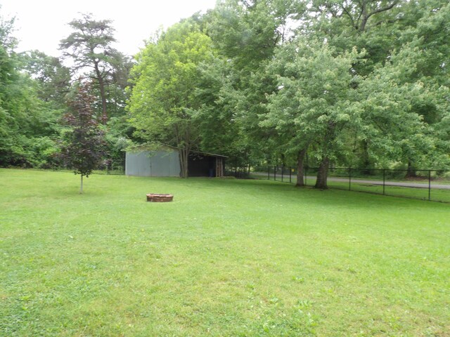 634 Bellvue Cir, Spencer, TN 38585 - view of yard with an outdoor structure