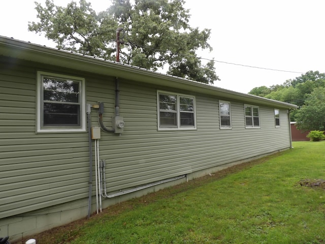 634 Bellvue Cir, Spencer, TN 38585 - view of property exterior featuring a yard