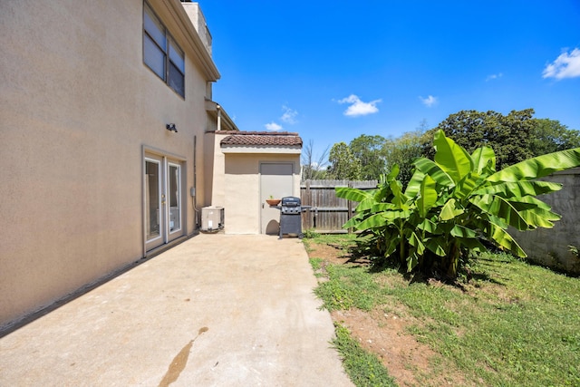 2138 Vaden Village Dr, Chattanooga, TN 37421 - view of yard with a patio