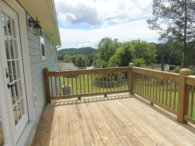 135 Joseph Daniel Ln, Jasper, TN 37347 - deck with a lawn