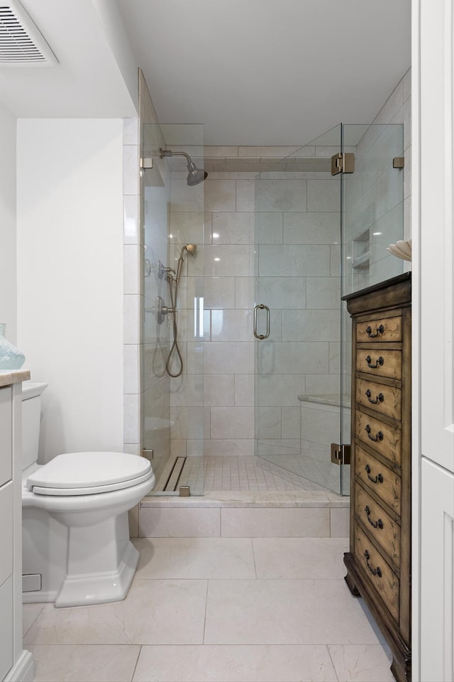 1131 Stringers Ridge Rd Unit 12E, Chattanooga, TN 37405 - bathroom with vanity, toilet, and a stall shower
