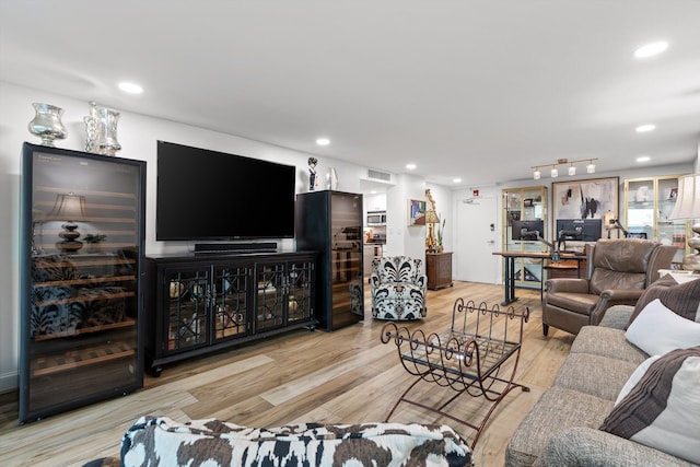 1131 Stringers Ridge Rd Unit 12B, Chattanooga, TN 37405 - living area featuring wood finished floors and recessed lighting