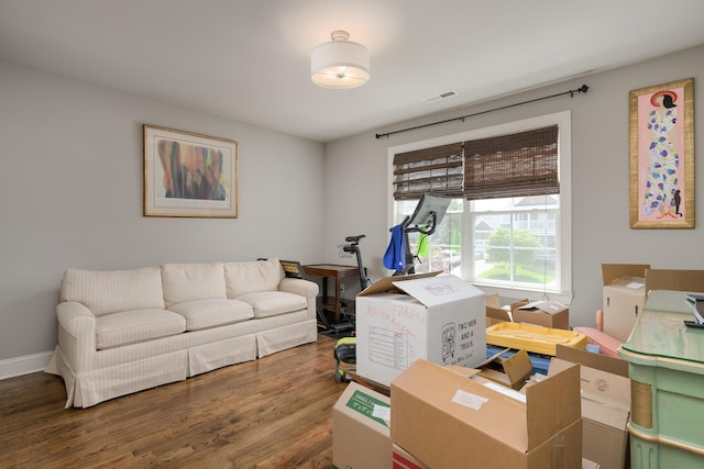 1676 Westover Ln, Chattanooga, TN 37405 - living area featuring wood finished floors and a desk