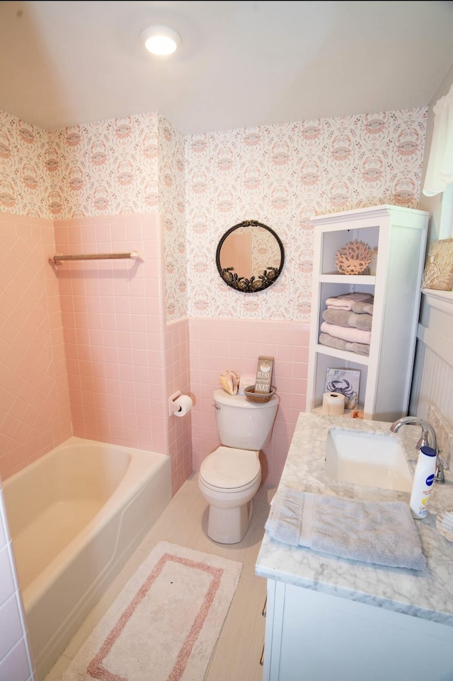 4022 Belvoir Pines Dr, Chattanooga, TN 37412 - full bathroom featuring wallpapered walls, vanity, a wainscoted wall, toilet, and tile walls