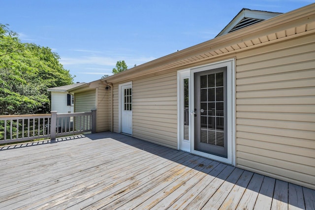 1427 Elm St, Chattanooga, TN 37415 - view of wooden deck