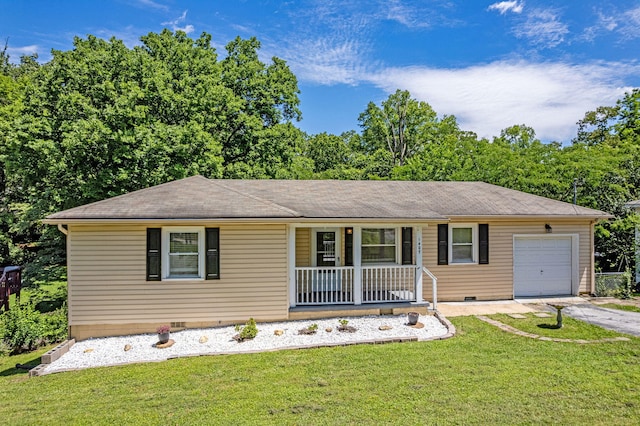 1427 Elm St, Chattanooga, TN 37415 - single story home with a porch, crawl space, an attached garage, and a front lawn
